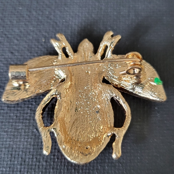 Colorful Strawberry Bee Brooch - Picture 2 of 3